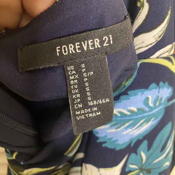 Forever 21 Romper Shorts Women Small Blue Floral Tropical Sleeveless Open Back - Picture 9 of 10